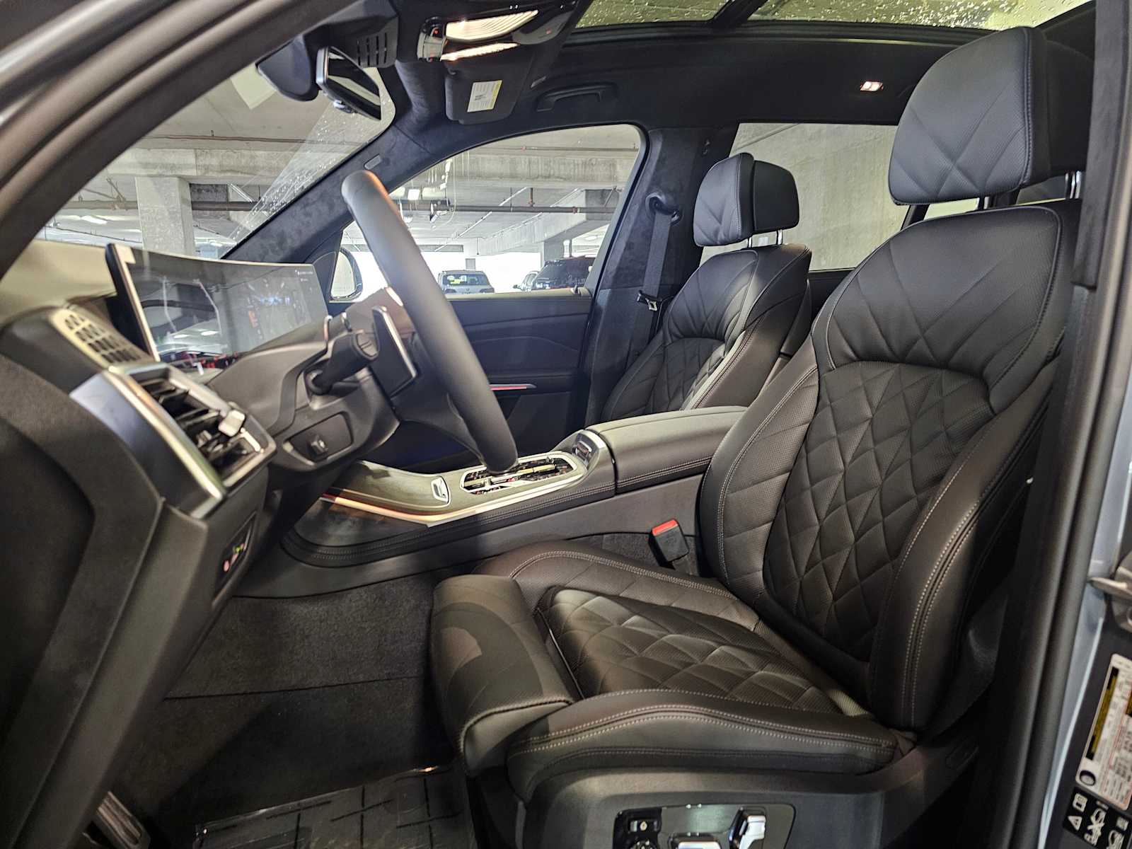 Thumbnail: 2026 BMW X7 - 32