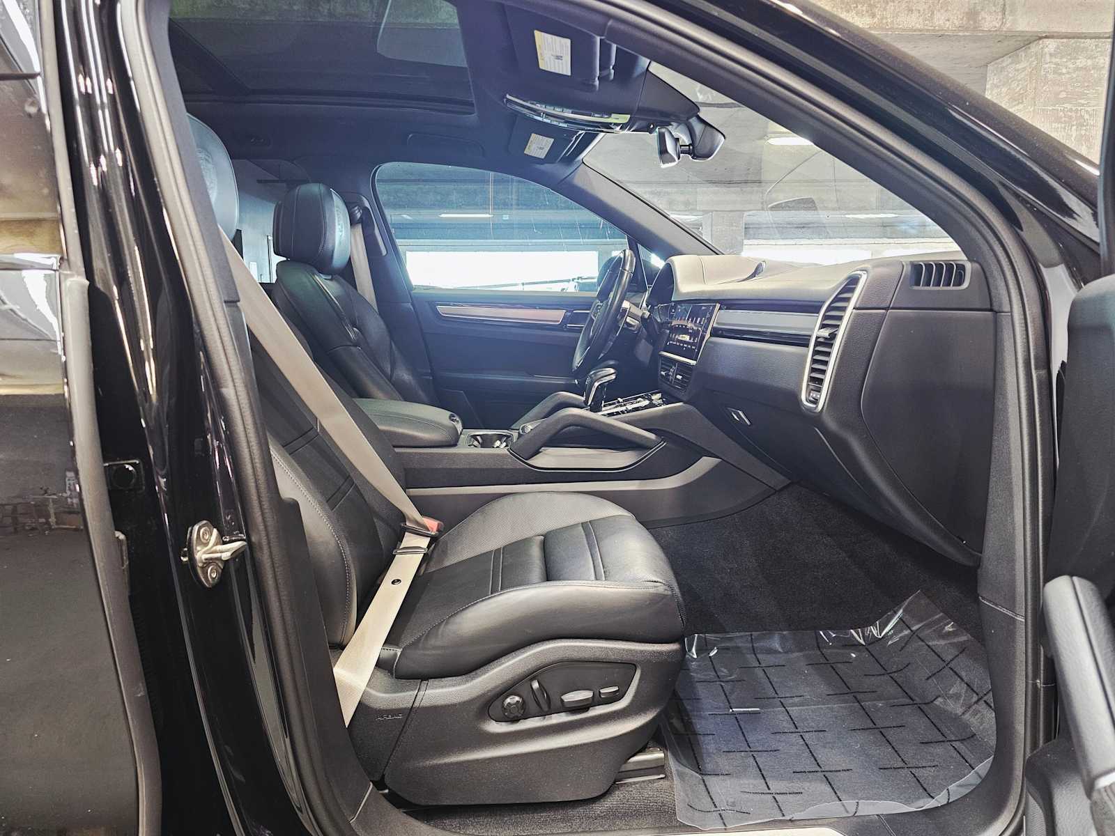 Thumbnail: 2023 Porsche Cayenne - 27