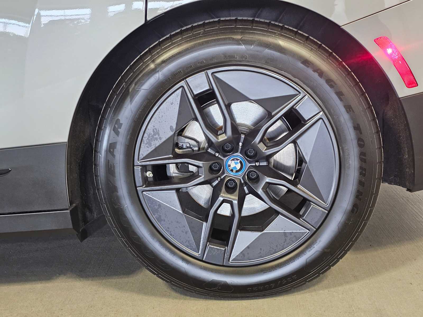 Thumbnail: 2023 BMW iX - 8