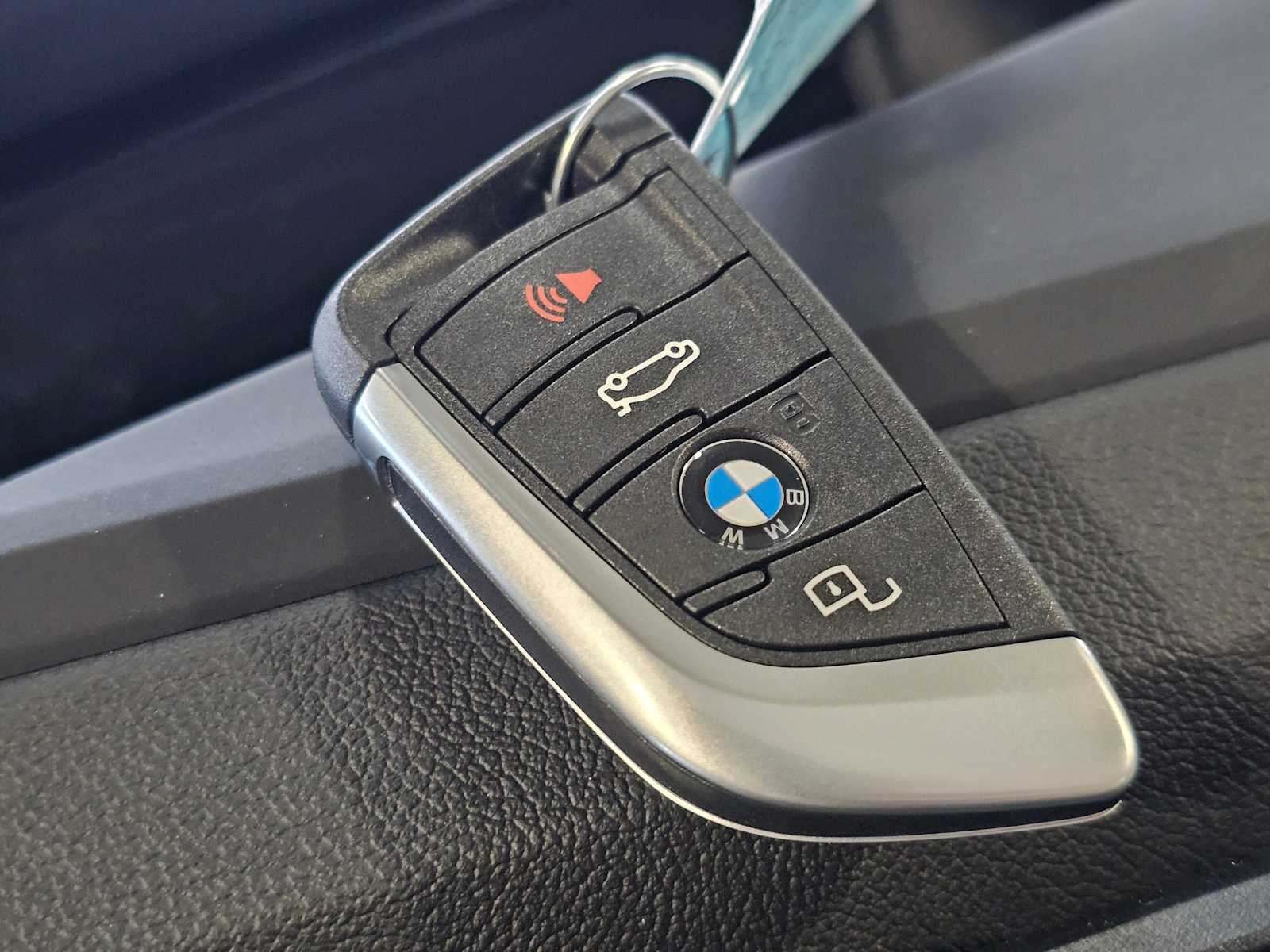 Thumbnail: 2026 BMW 3 Series - 36