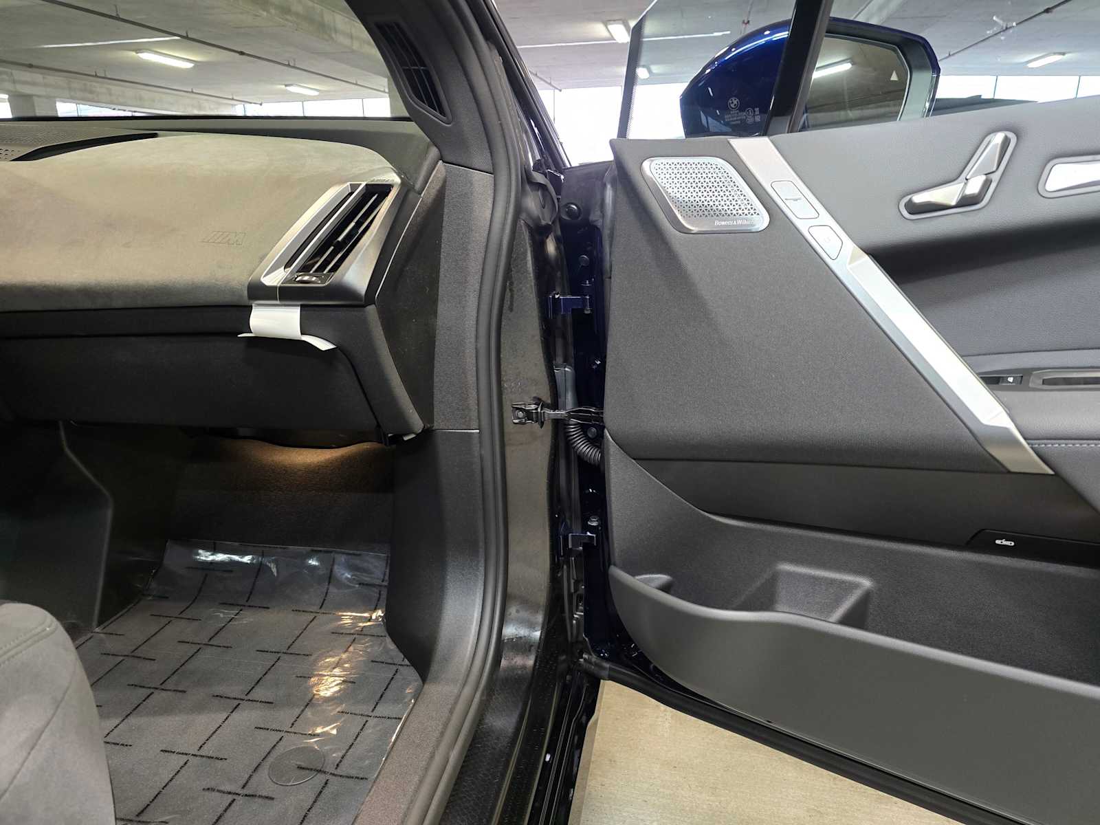 Thumbnail: 2026 BMW iX - 30