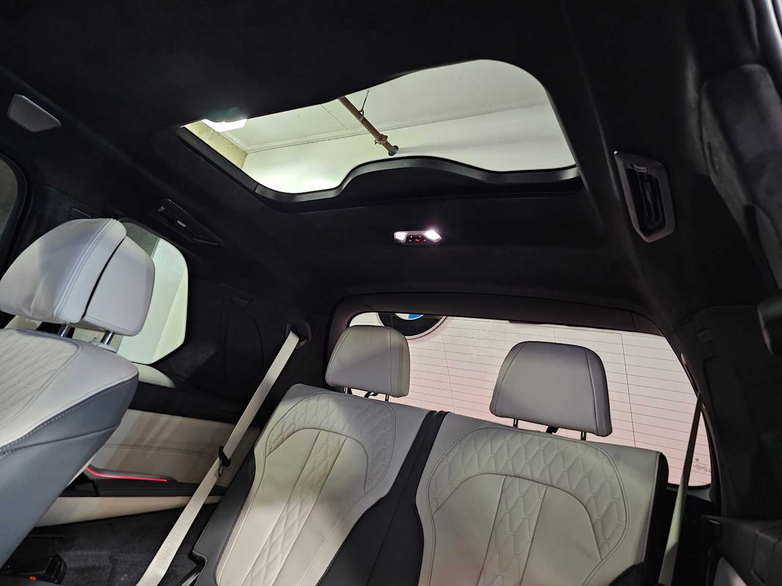 Thumbnail: 2026 BMW X7 - 40