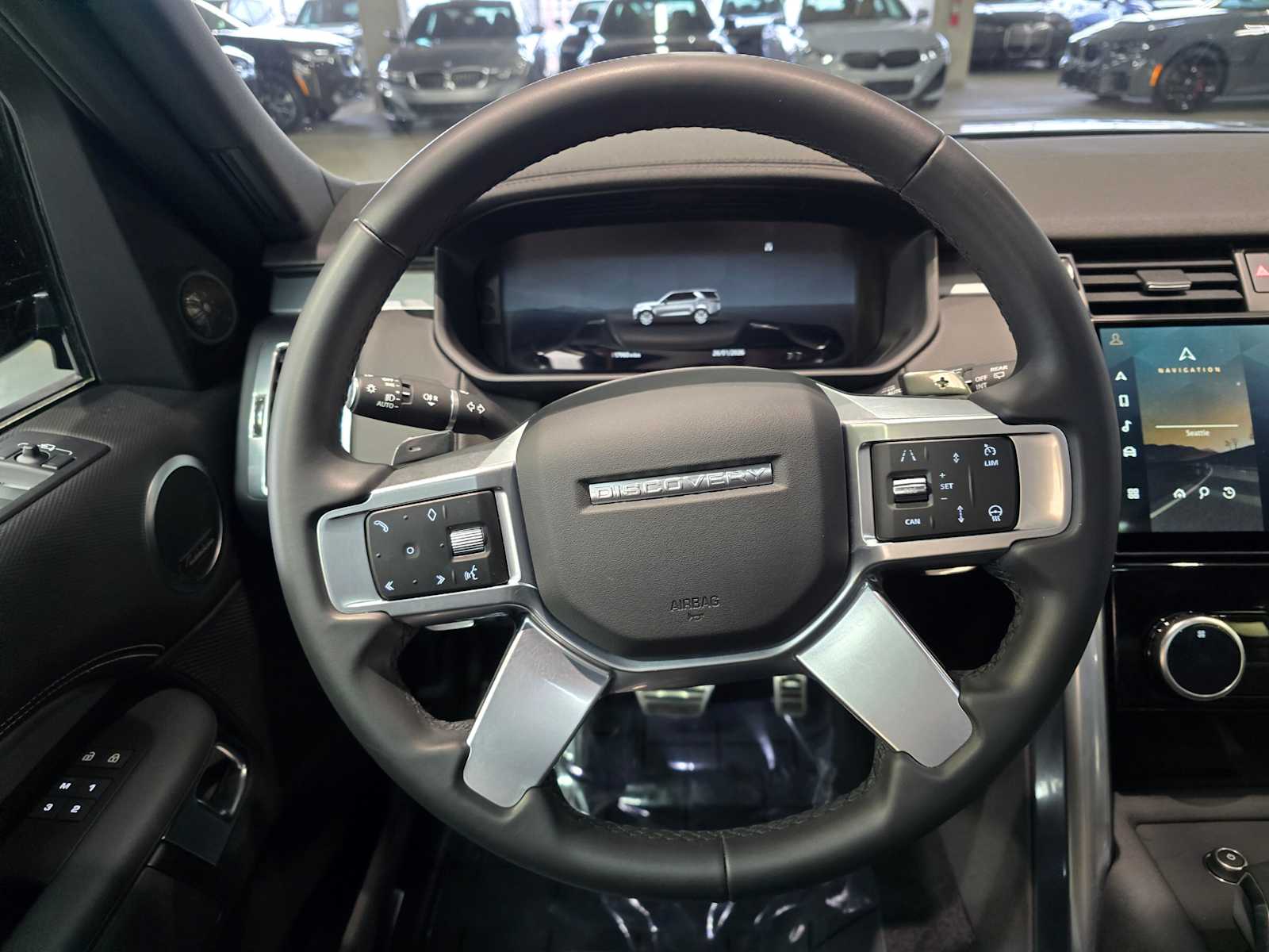 Thumbnail: 2024 Land Rover Discovery - 10