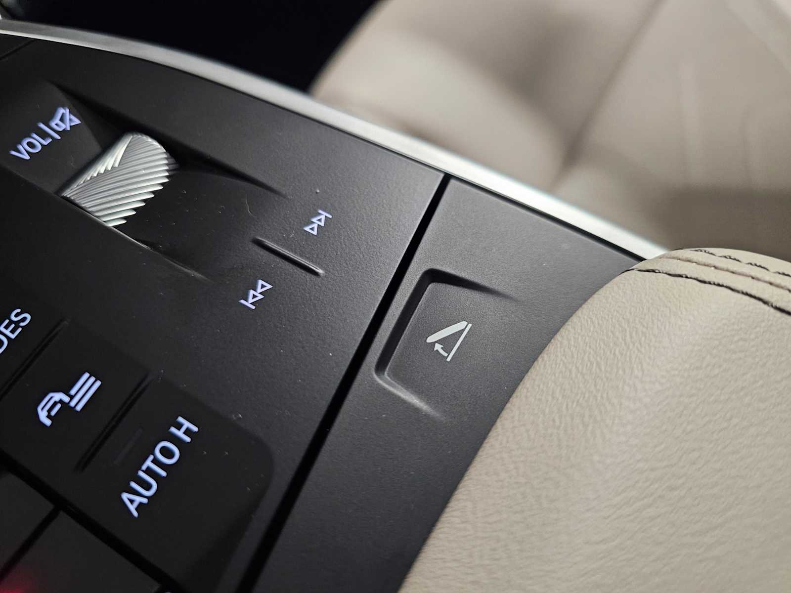 Thumbnail: 2025 BMW X1 - 23