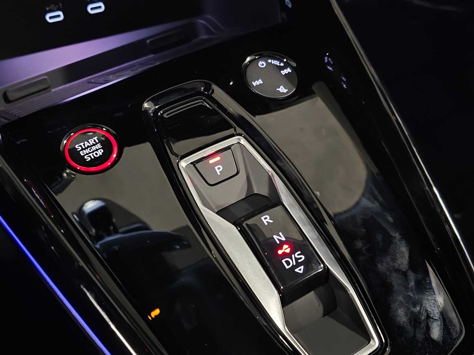 Thumbnail: 2025 Audi RS 3 - 21
