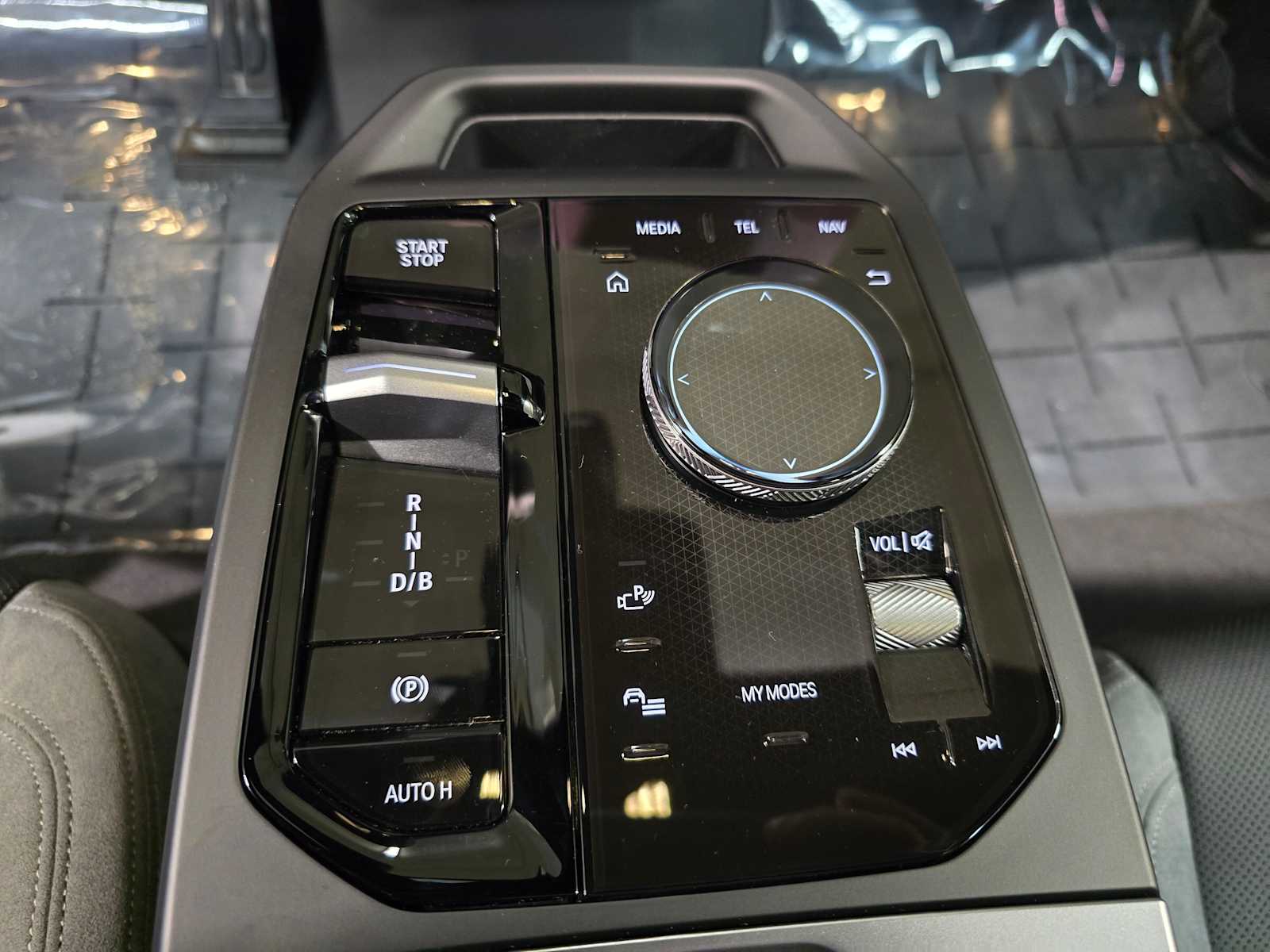 Thumbnail: 2026 BMW iX - 22