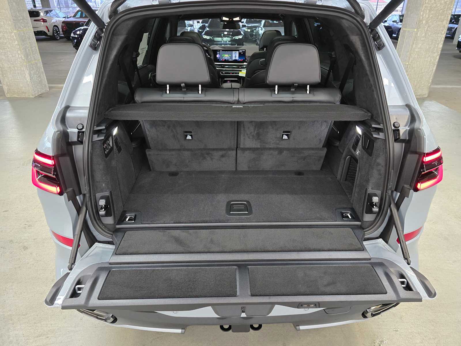 Thumbnail: 2026 BMW X7 - 33