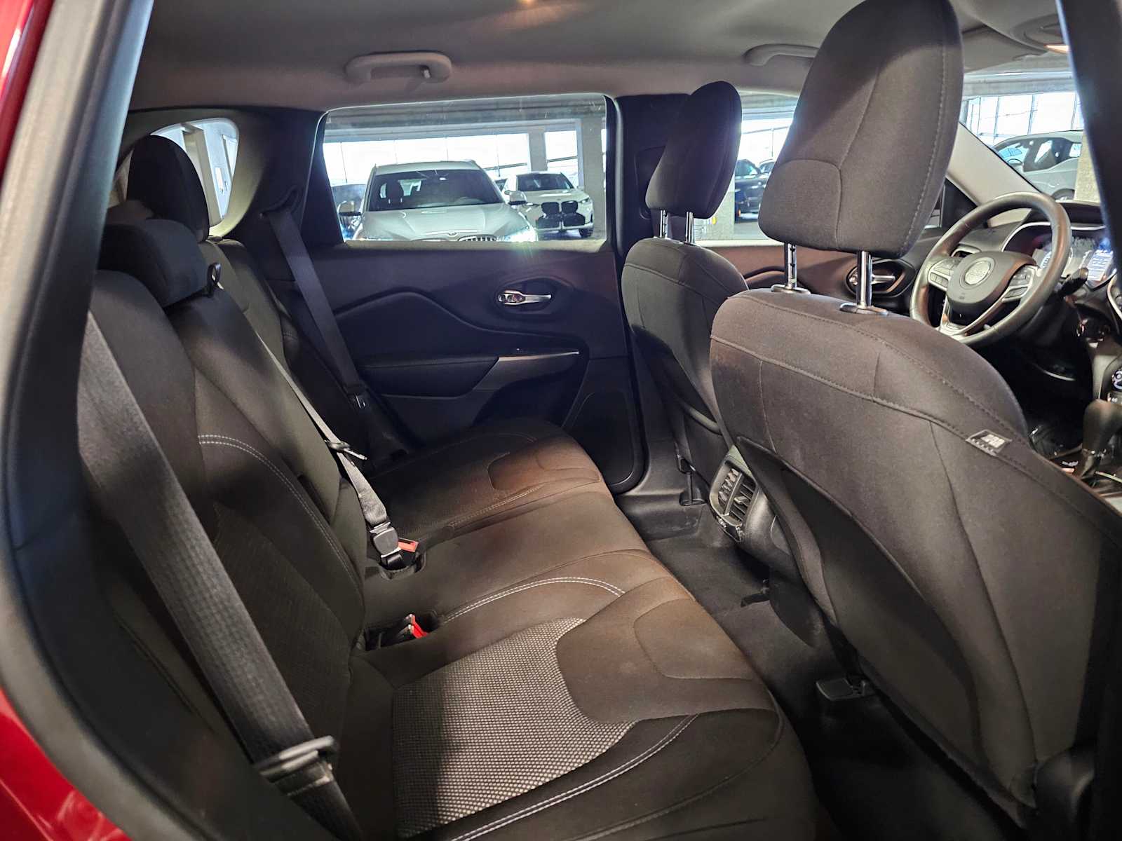 Thumbnail: 2020 Jeep Cherokee - 35