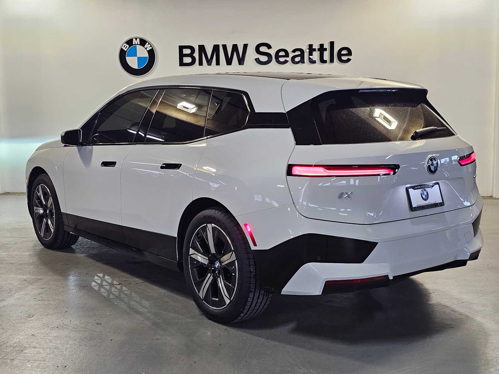 Thumbnail: 2024 BMW iX - 4