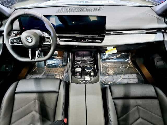 Thumbnail: 2025 BMW 5 Series - 10