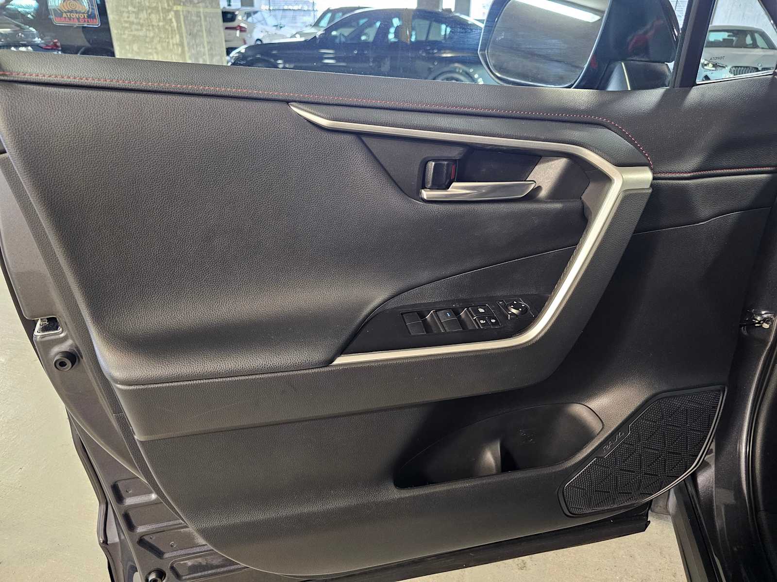 Thumbnail: 2021 Toyota RAV4 - 28