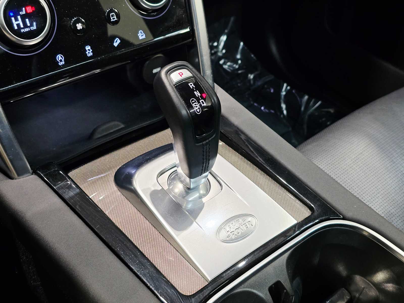 Thumbnail: 2020 Land Rover Discovery Sport - 16