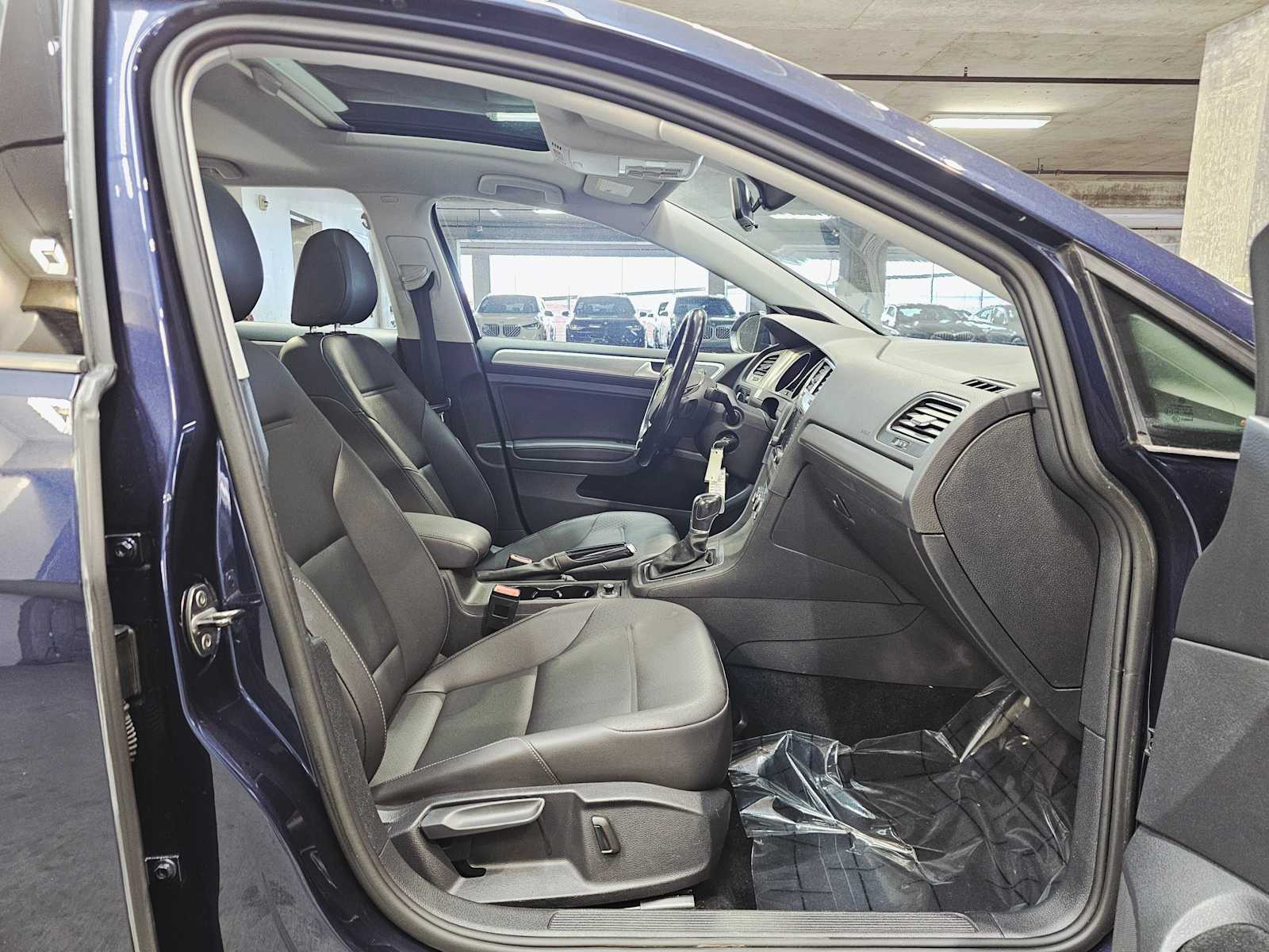 Thumbnail: 2015 Volkswagen Golf - 27