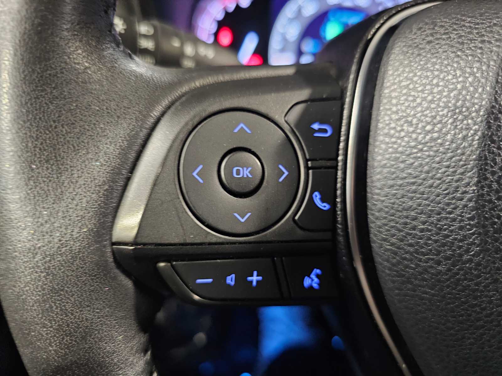 Thumbnail: 2021 Toyota RAV4 - 22