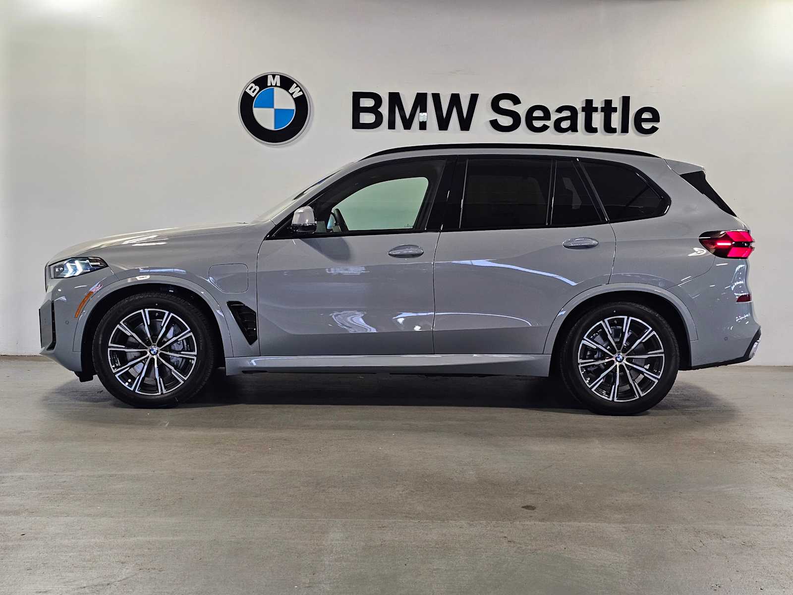 Thumbnail: 2026 BMW X5 - 3