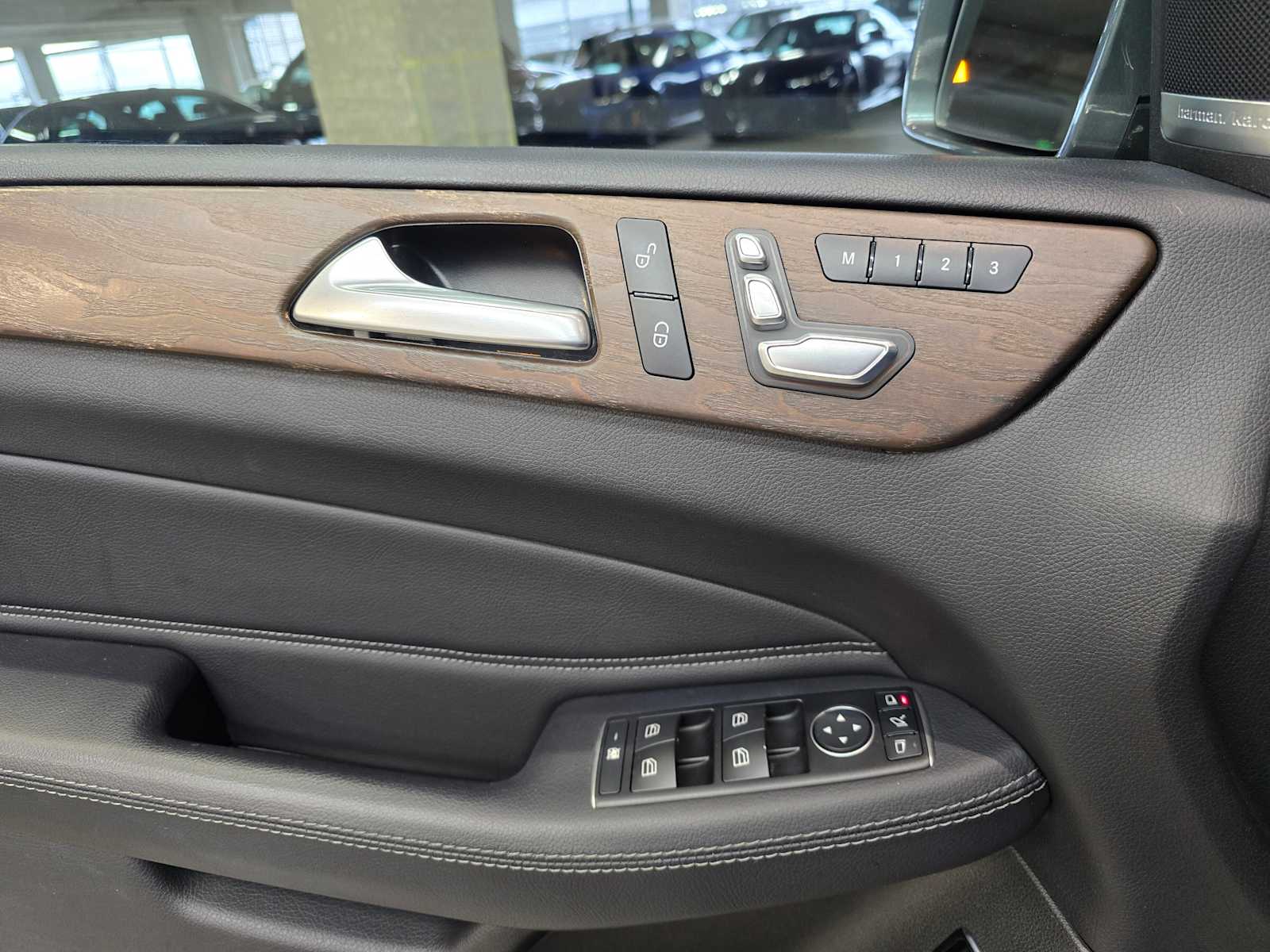 Thumbnail: 2017 Mercedes-Benz GLS - 21