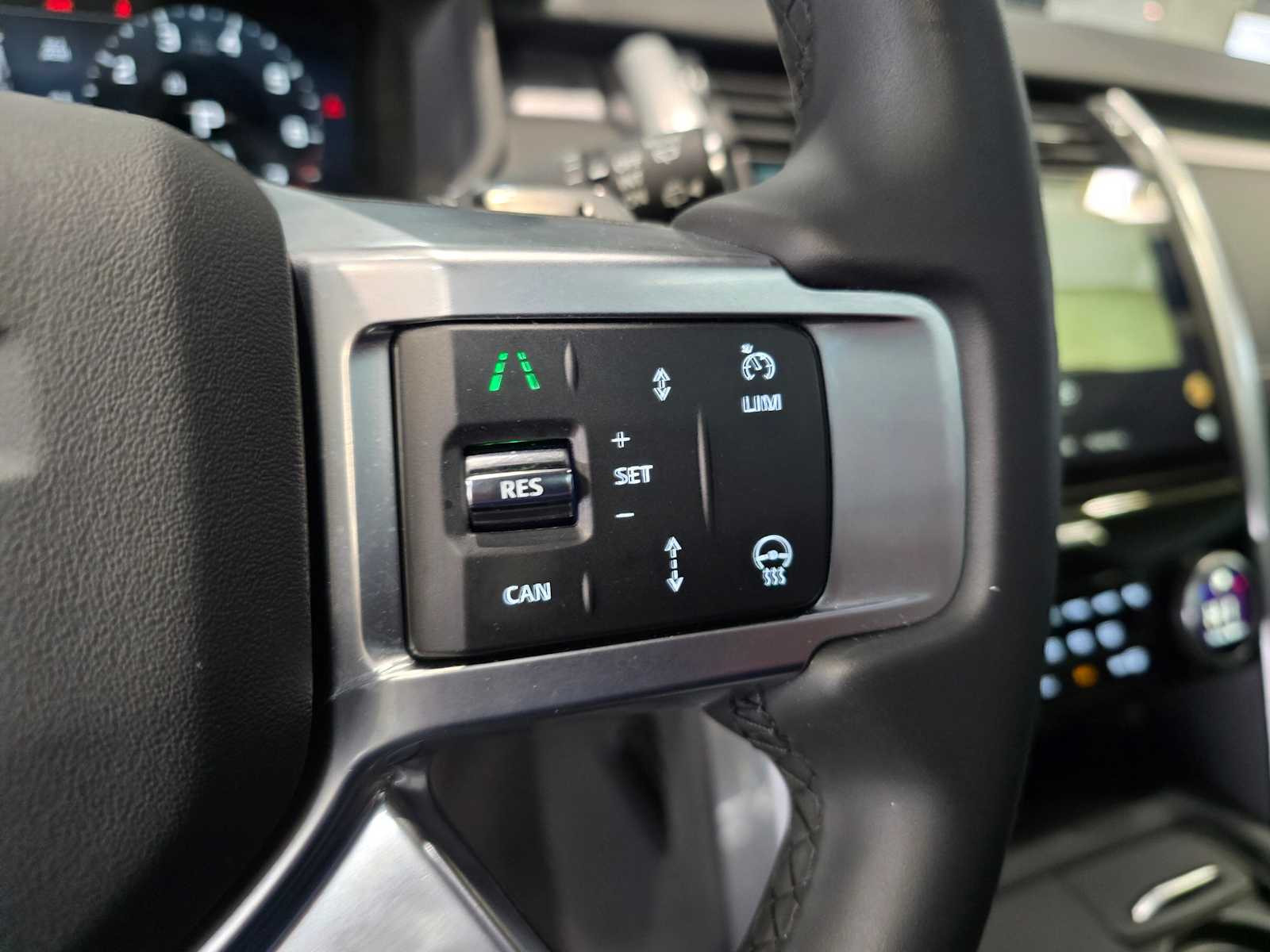 Thumbnail: 2024 Land Rover Discovery - 16