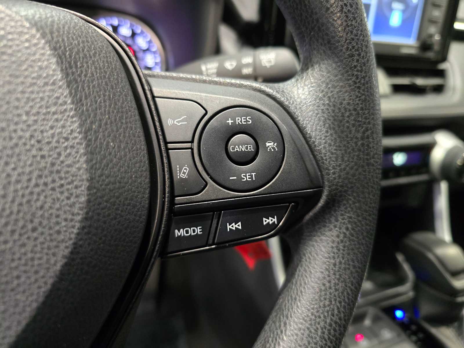 Thumbnail: 2022 Toyota RAV4 - 18