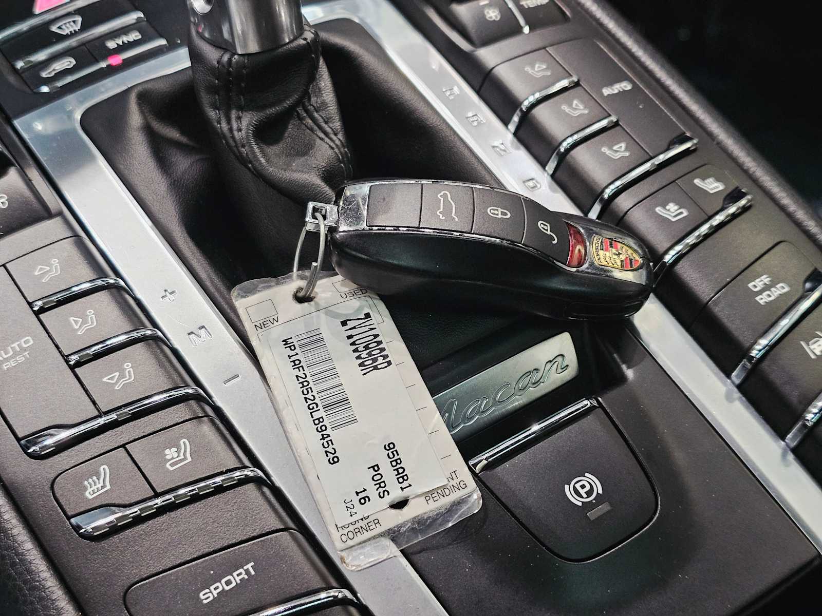 Thumbnail: 2016 Porsche Macan - 30