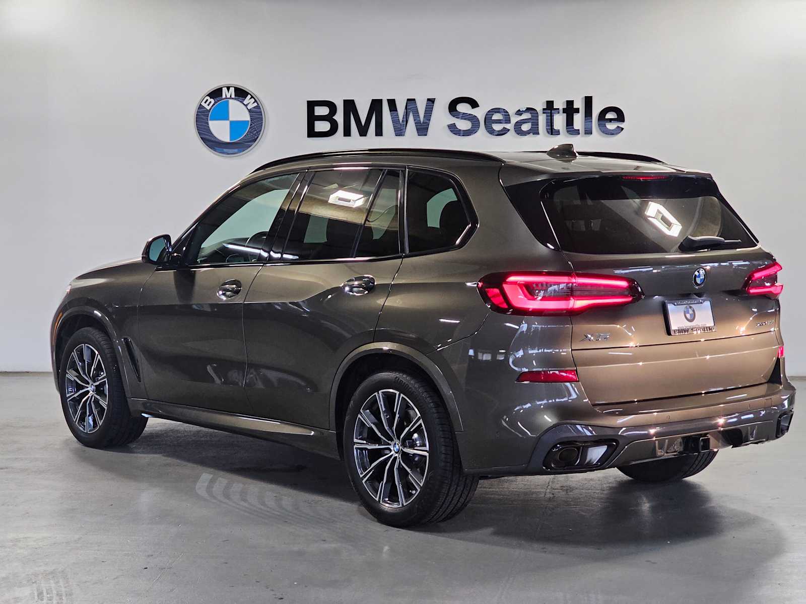 Thumbnail: 2023 BMW X5 - 4