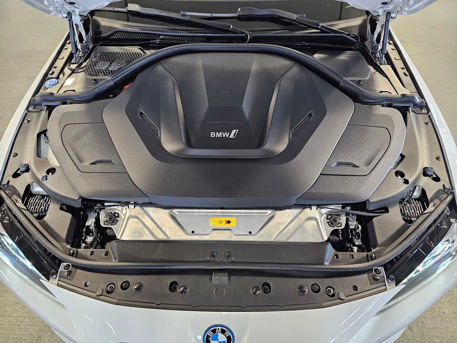 Thumbnail: 2023 BMW i4 - 9