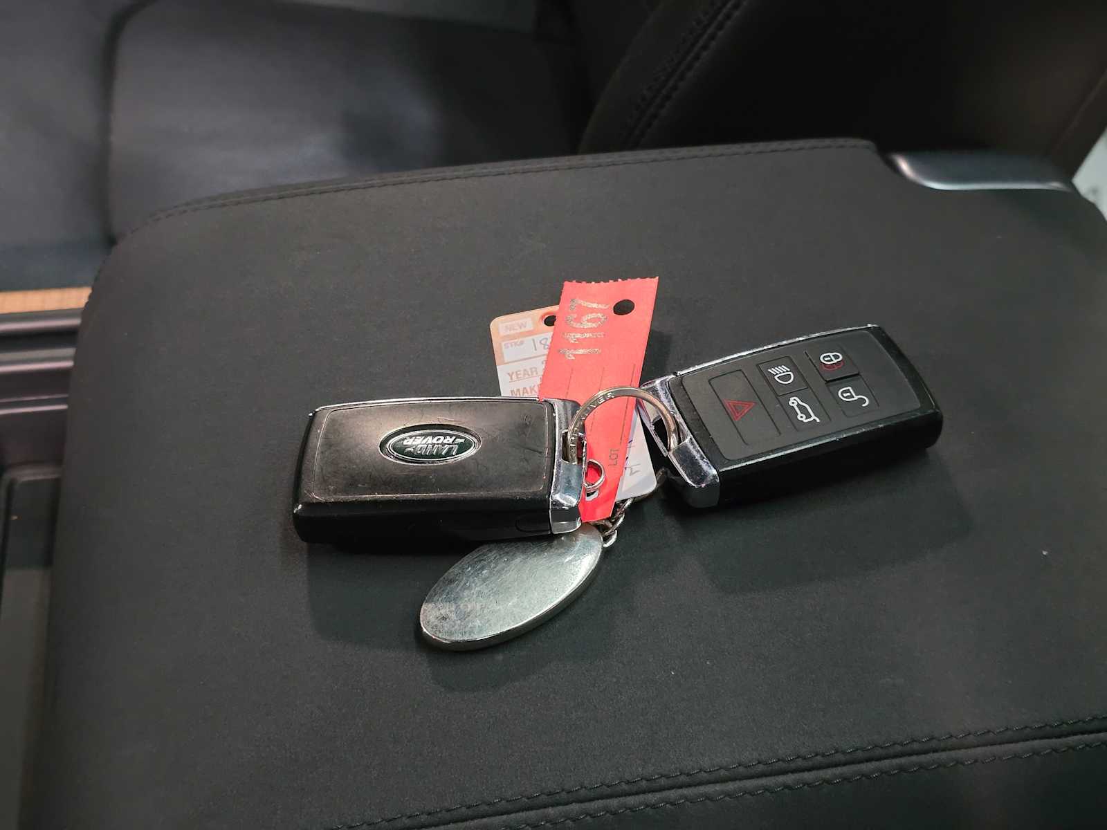 Thumbnail: 2023 Land Rover Defender - 34