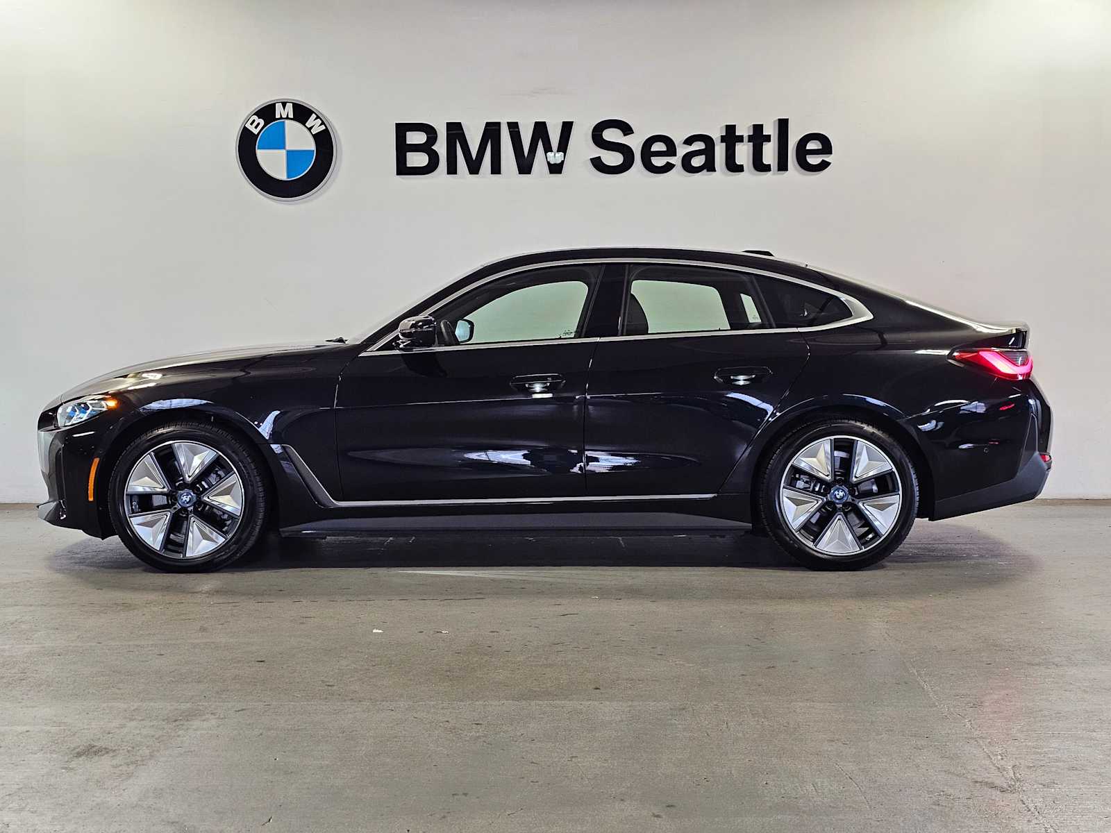 Thumbnail: 2024 BMW i4 - 3