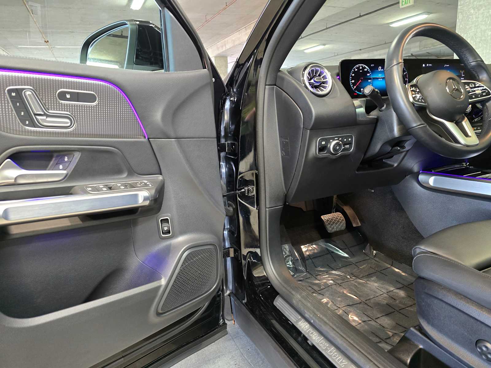 Thumbnail: 2023 Mercedes-Benz GLB - 24