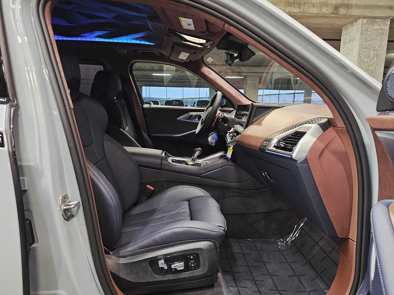 Thumbnail: 2026 BMW XM - 26