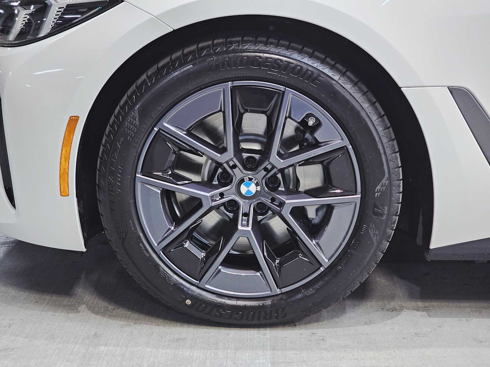 Thumbnail: 2025 BMW i4 - 8