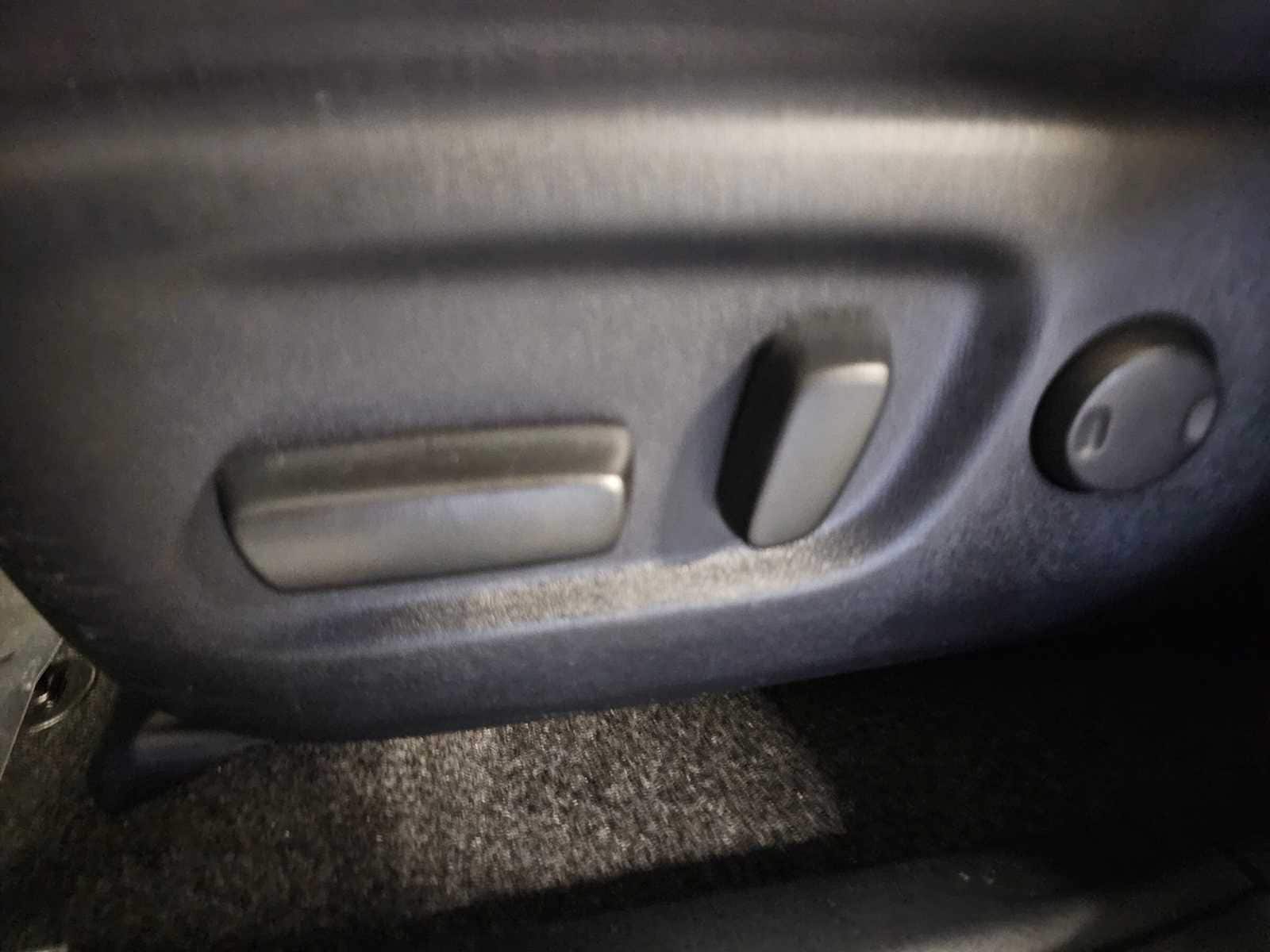 Thumbnail: 2018 Toyota RAV4 - 27