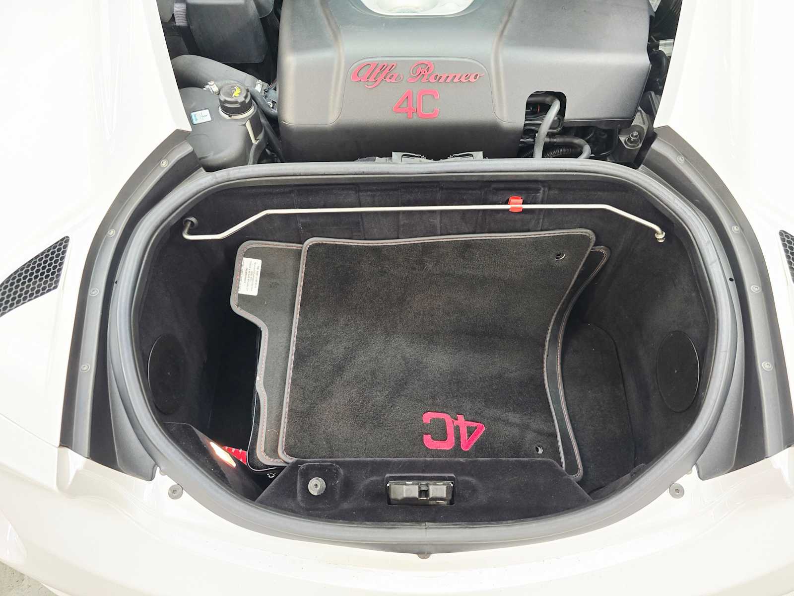 Thumbnail: 2018 Alfa Romeo 4C - 26