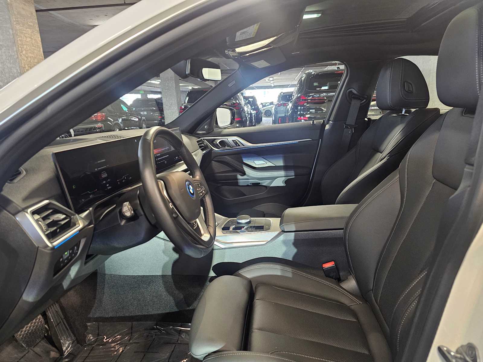 Thumbnail: 2023 BMW i4 - 32