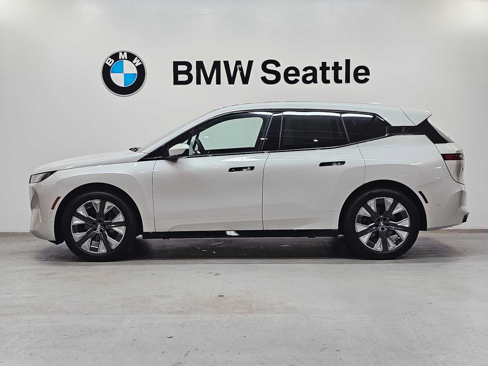 Thumbnail: 2026 BMW iX - 3