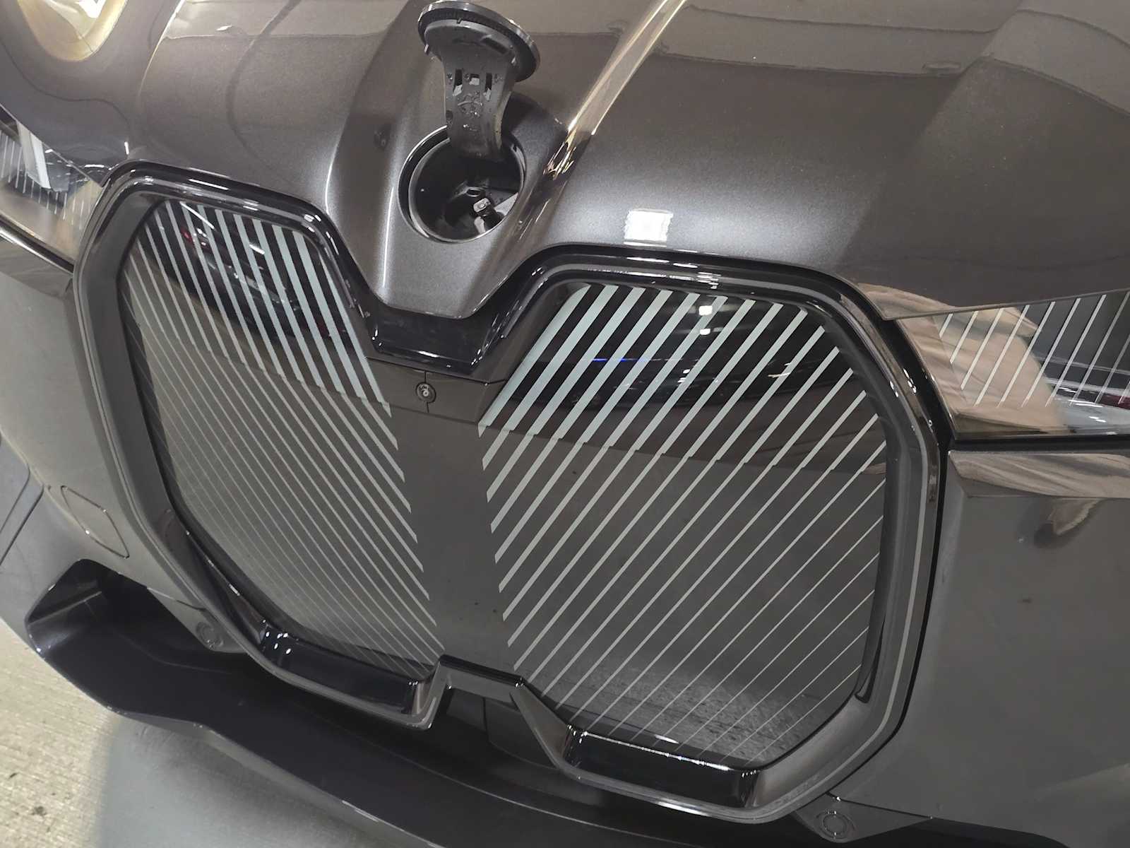 Thumbnail: 2026 BMW iX - 9