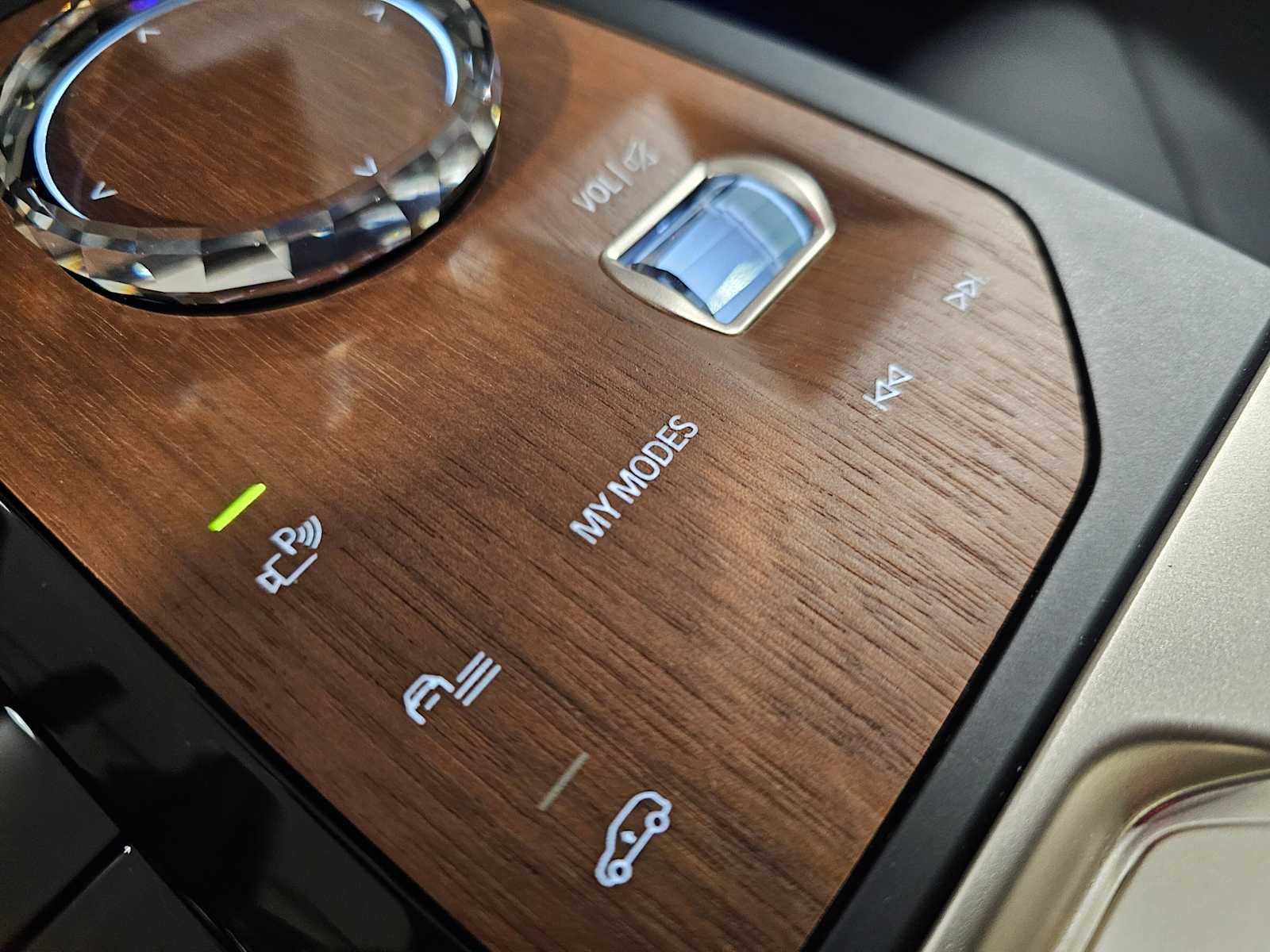 Thumbnail: 2023 BMW iX - 23