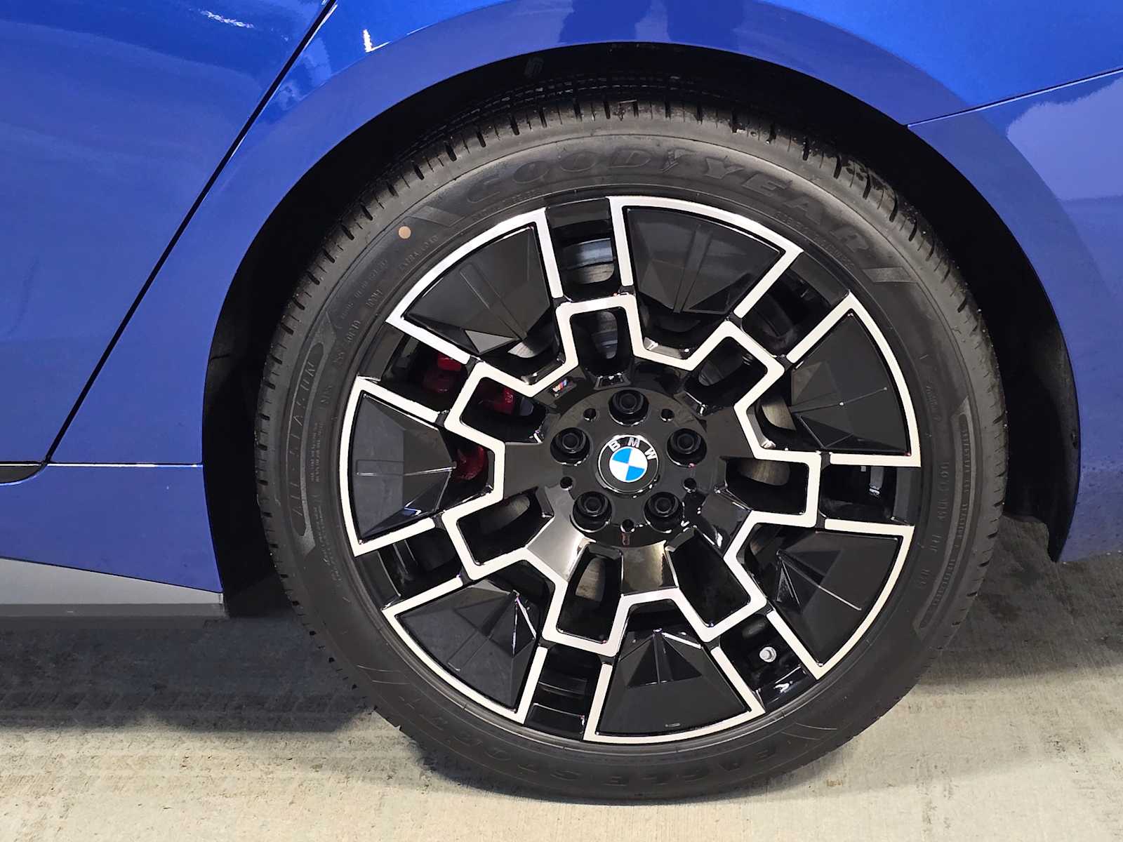 Thumbnail: 2025 BMW i4 - 8