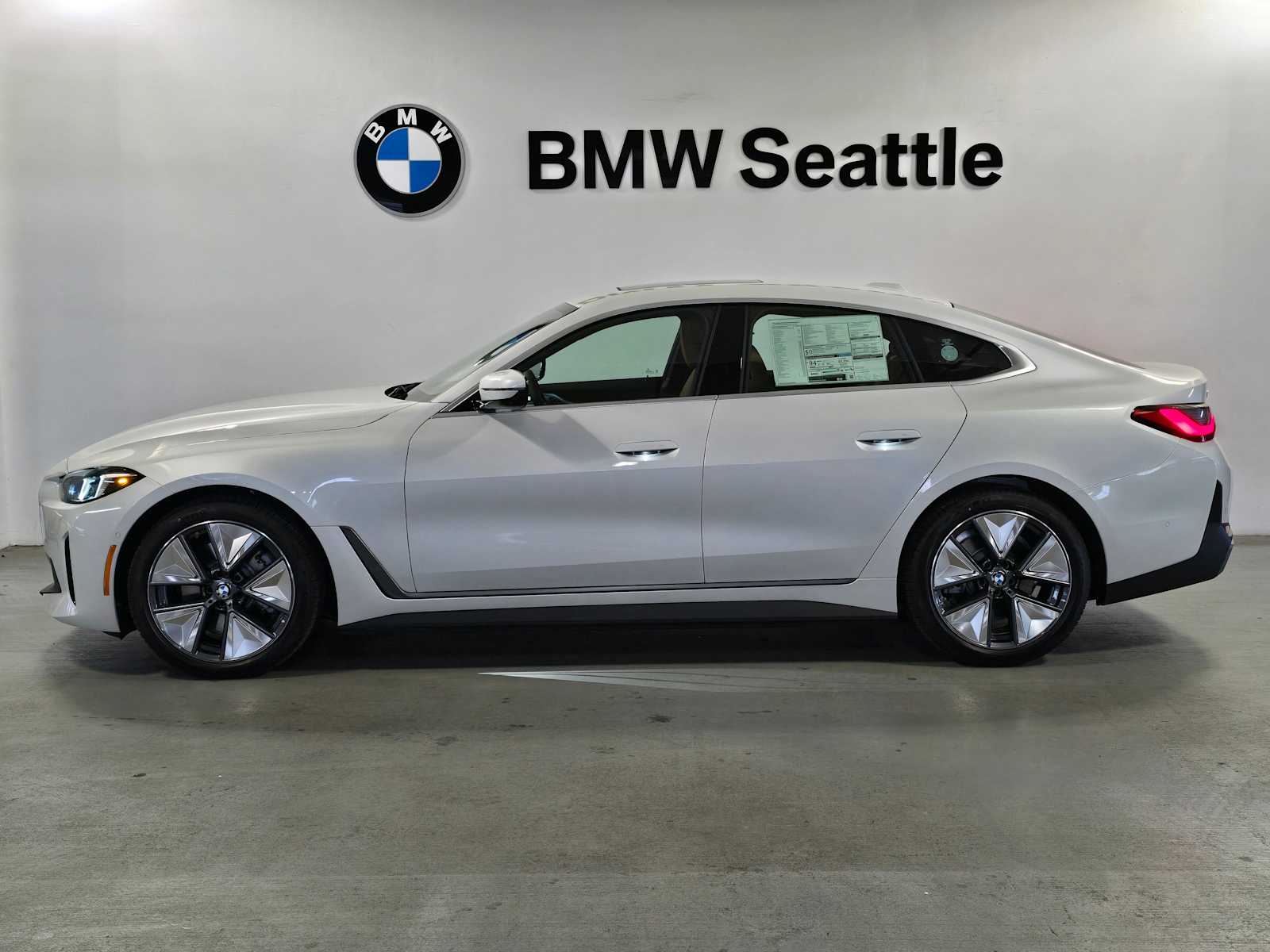 Thumbnail: 2025 BMW i4 - 3