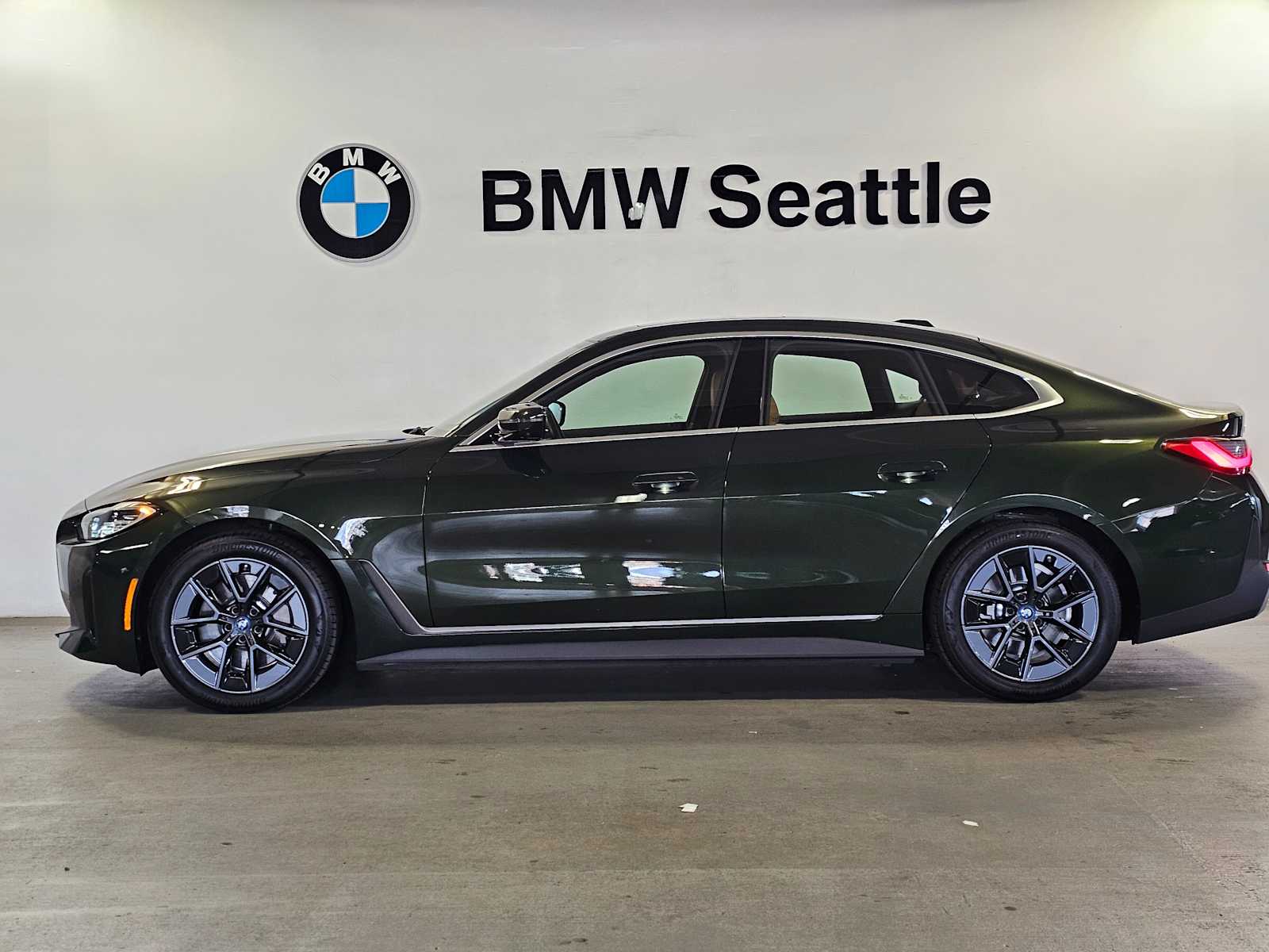 Thumbnail: 2023 BMW i4 - 3