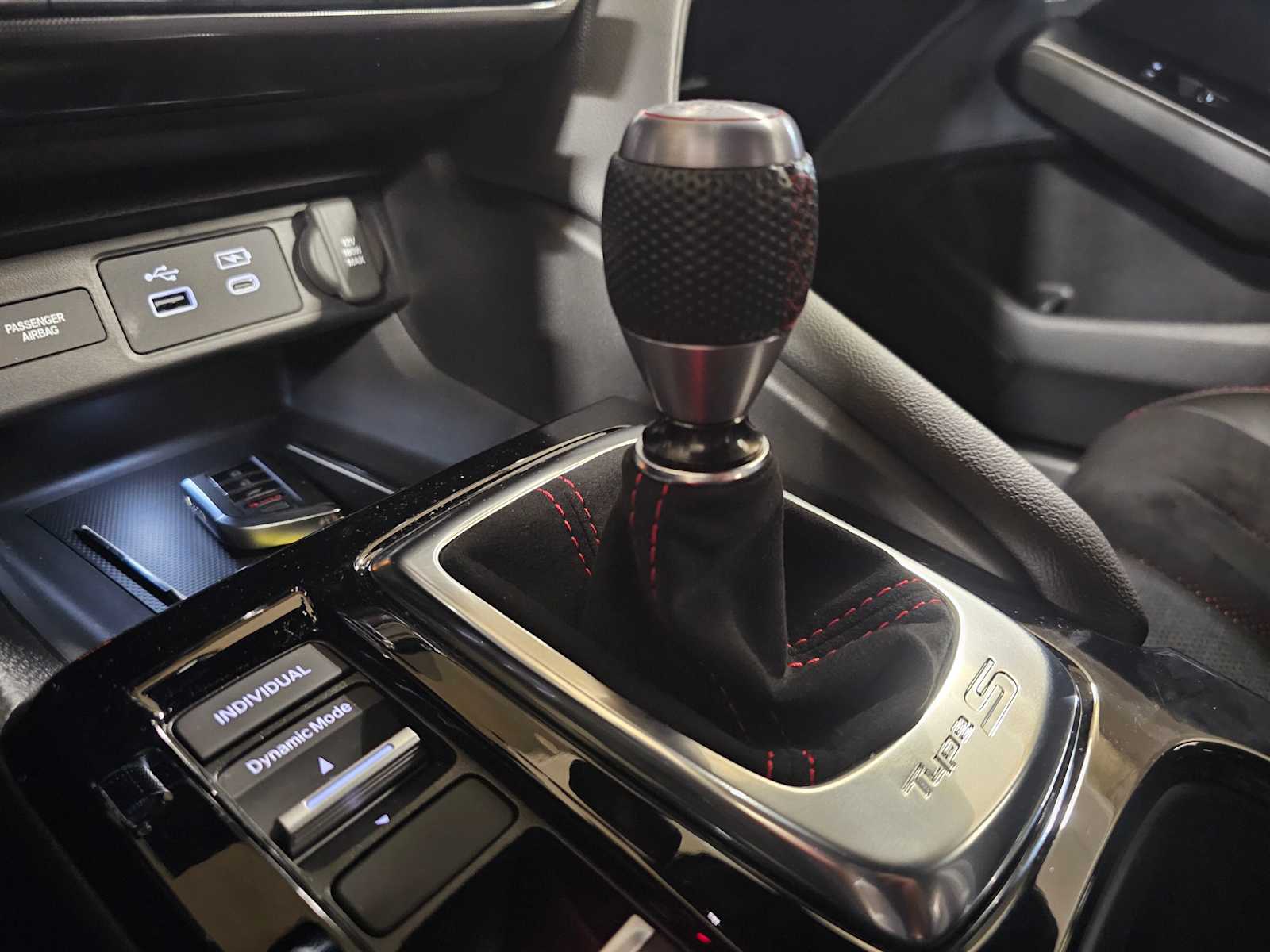 Thumbnail: 2025 Acura Integra - 26