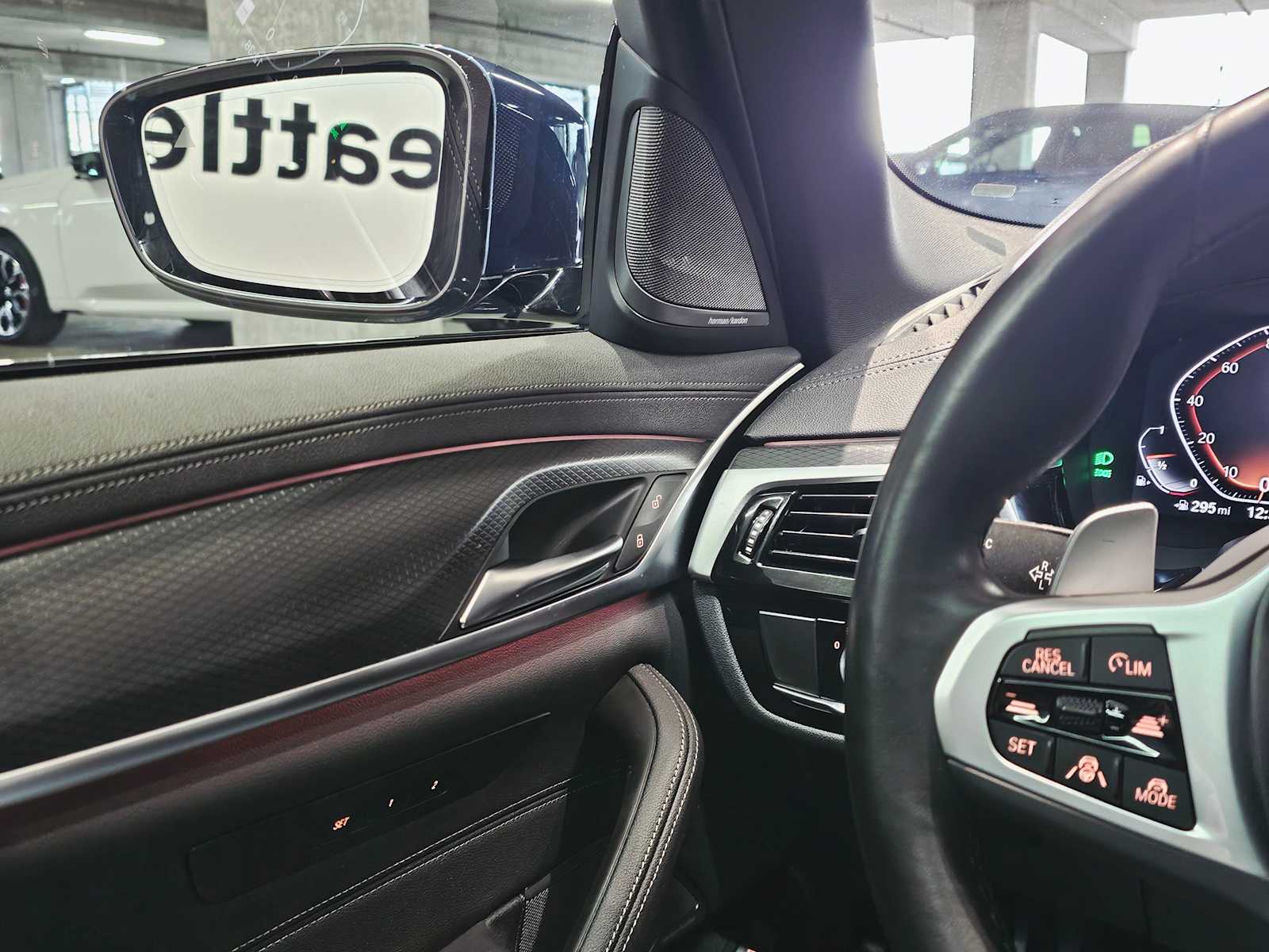 Thumbnail: 2023 BMW 5 Series - 22