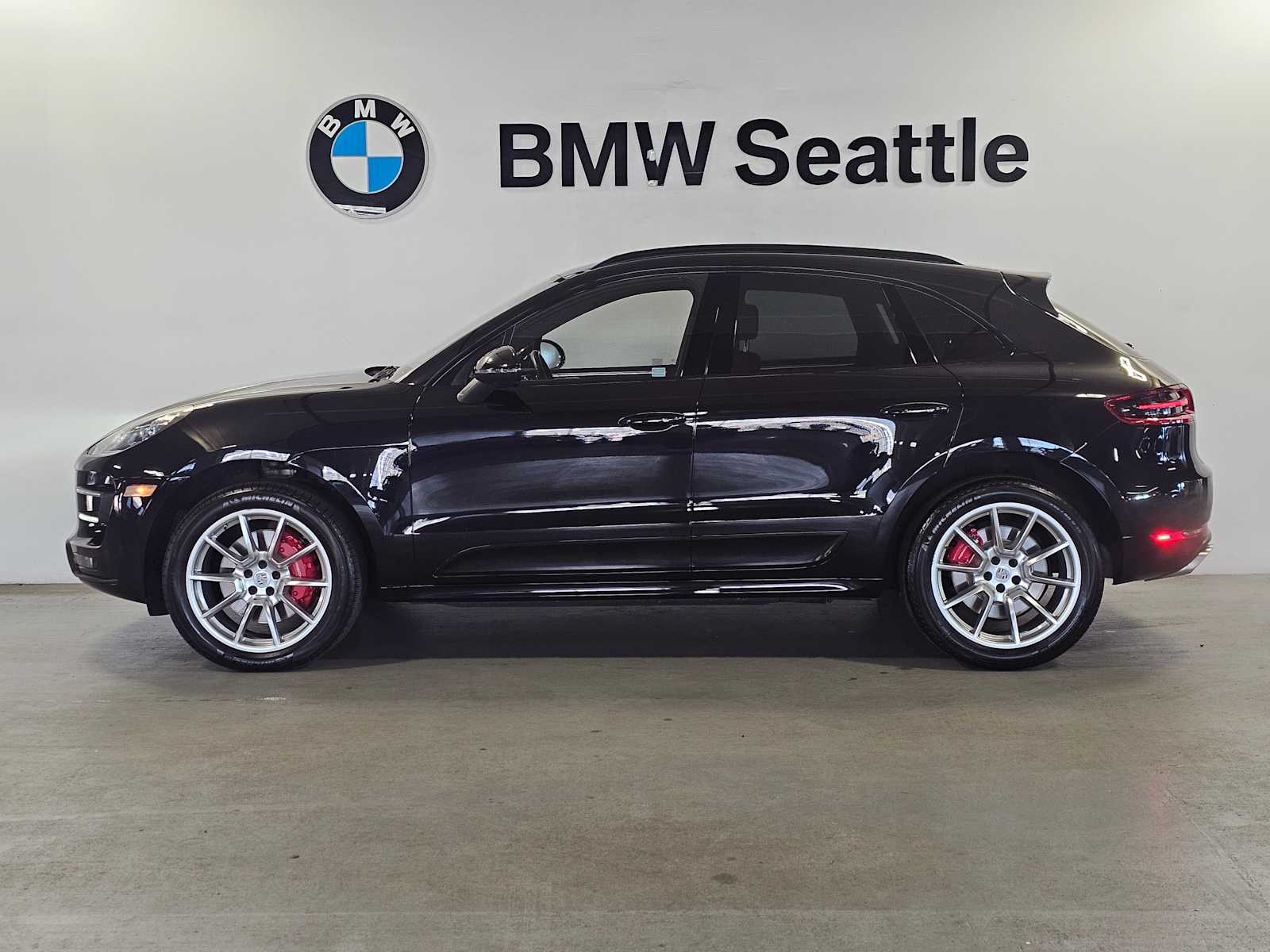 Thumbnail: 2016 Porsche Macan - 3