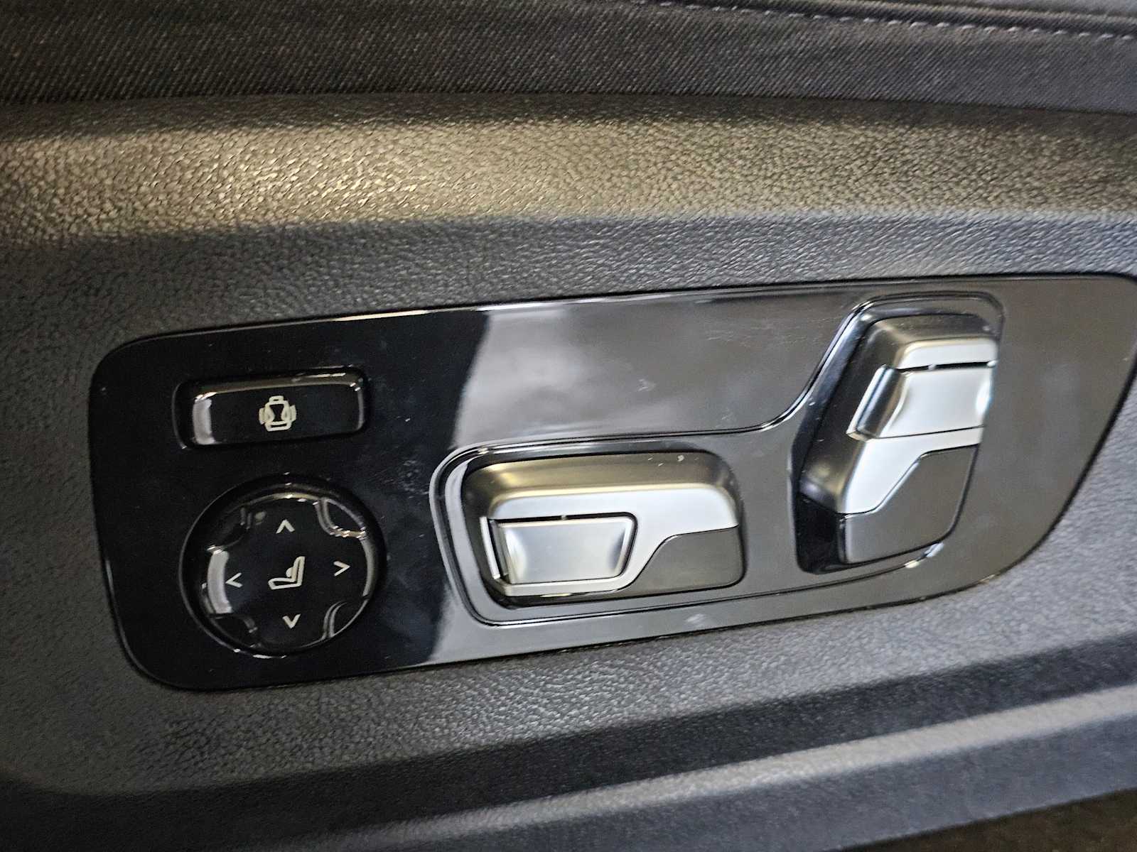 Thumbnail: 2026 BMW X5 - 21