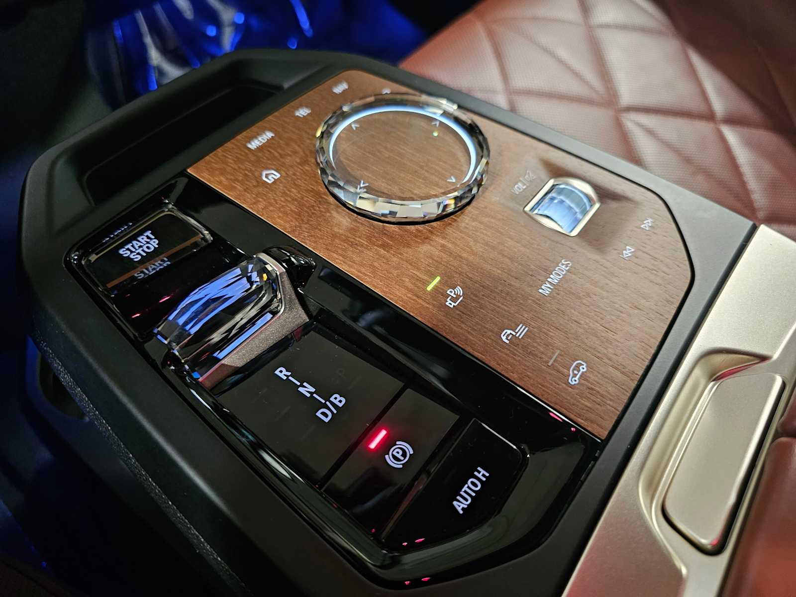 Thumbnail: 2023 BMW iX - 20