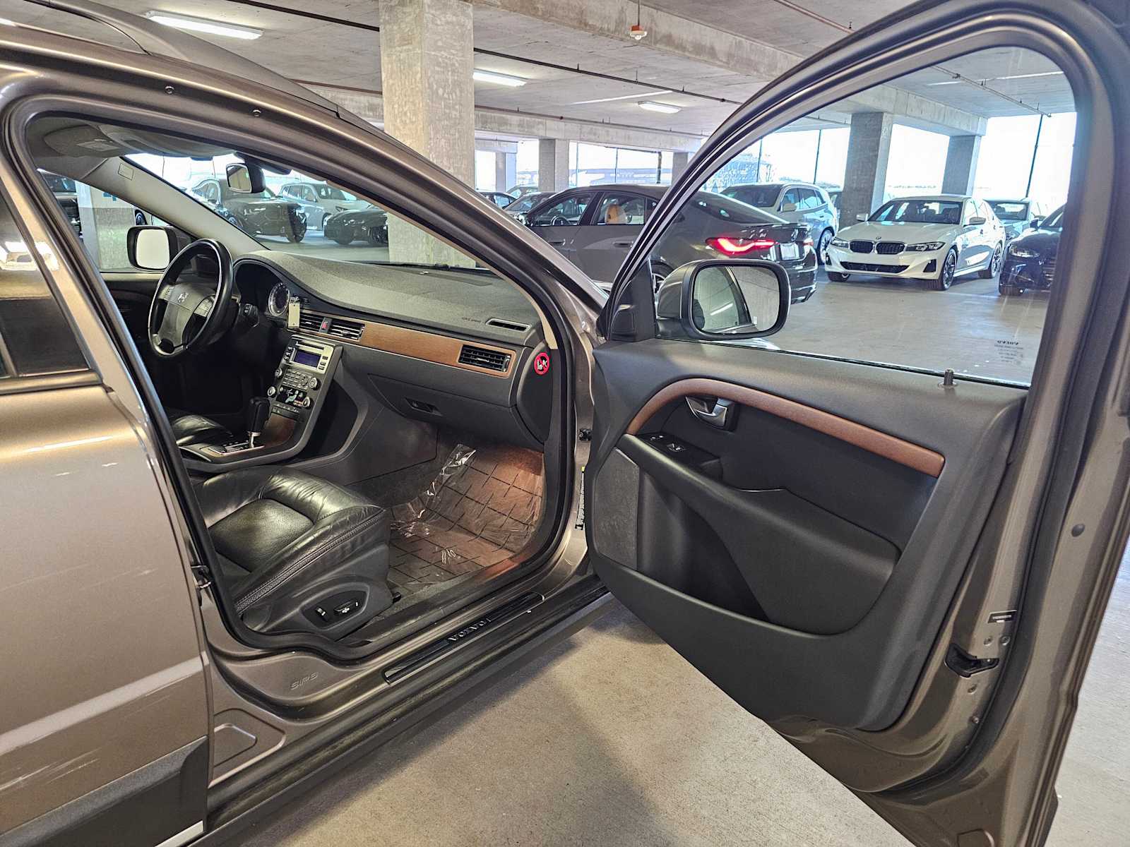 Thumbnail: 2009 Volvo XC70 - 32