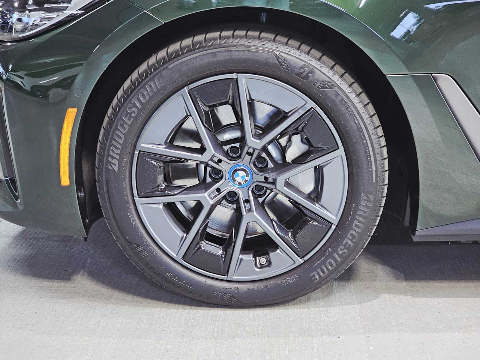 Thumbnail: 2023 BMW i4 - 8