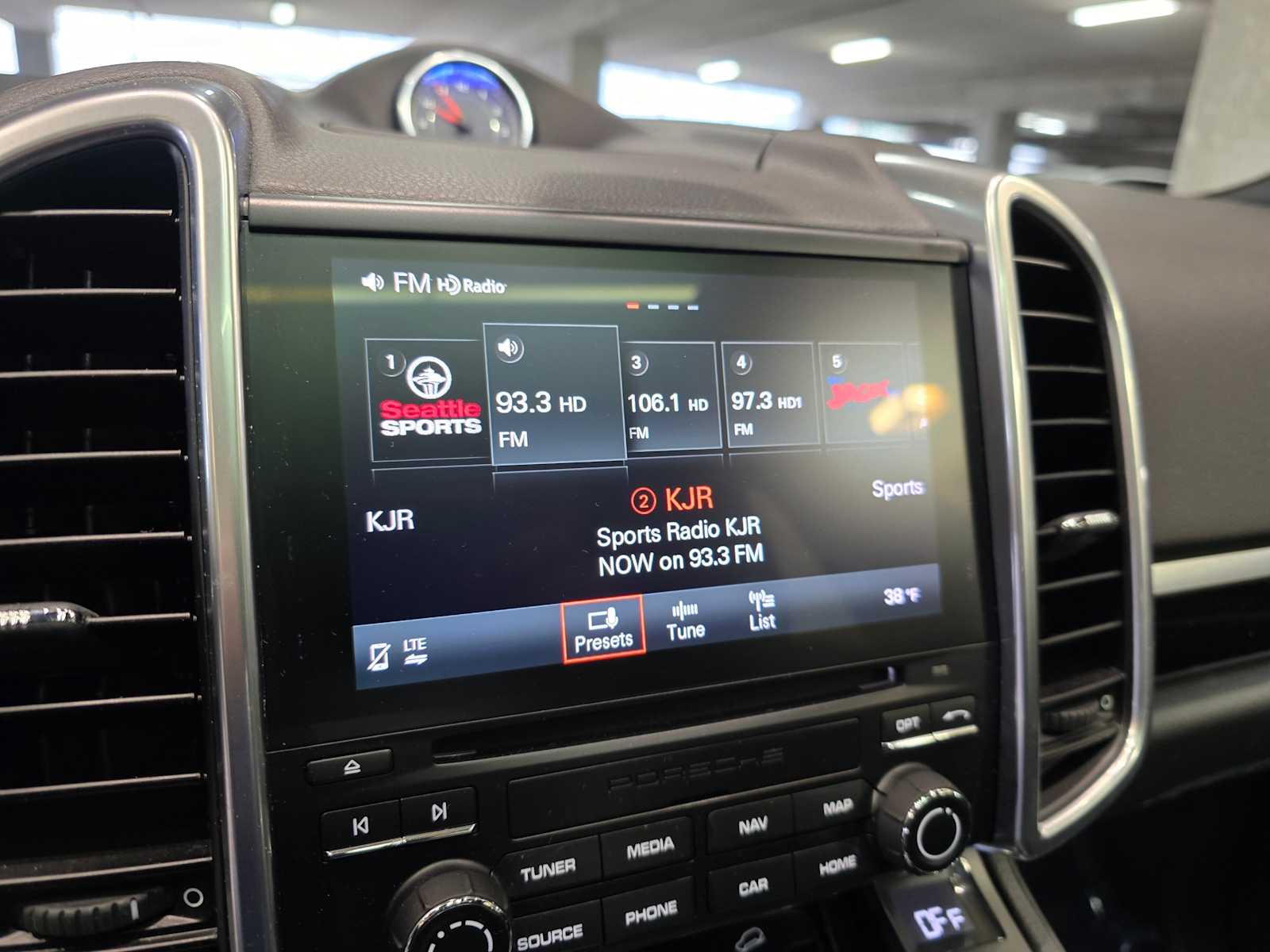 Thumbnail: 2017 Porsche Cayenne - 14