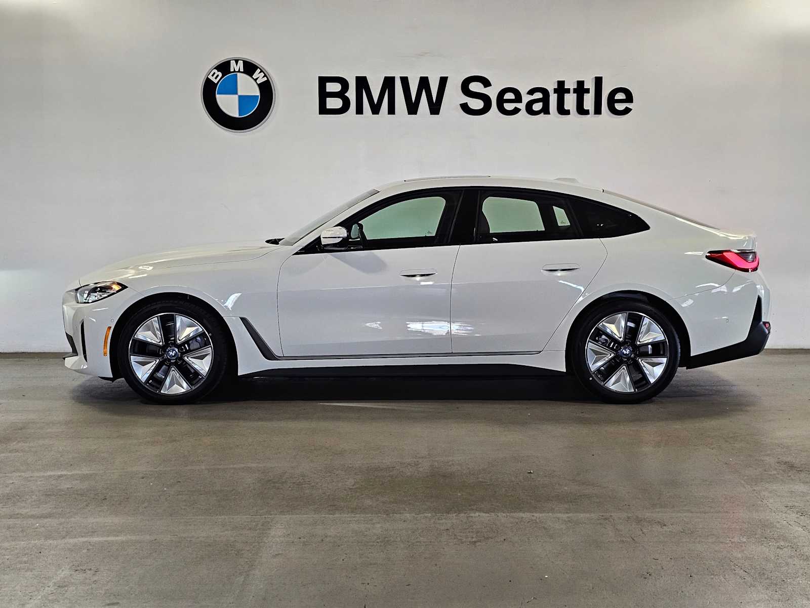 Thumbnail: 2023 BMW i4 - 3