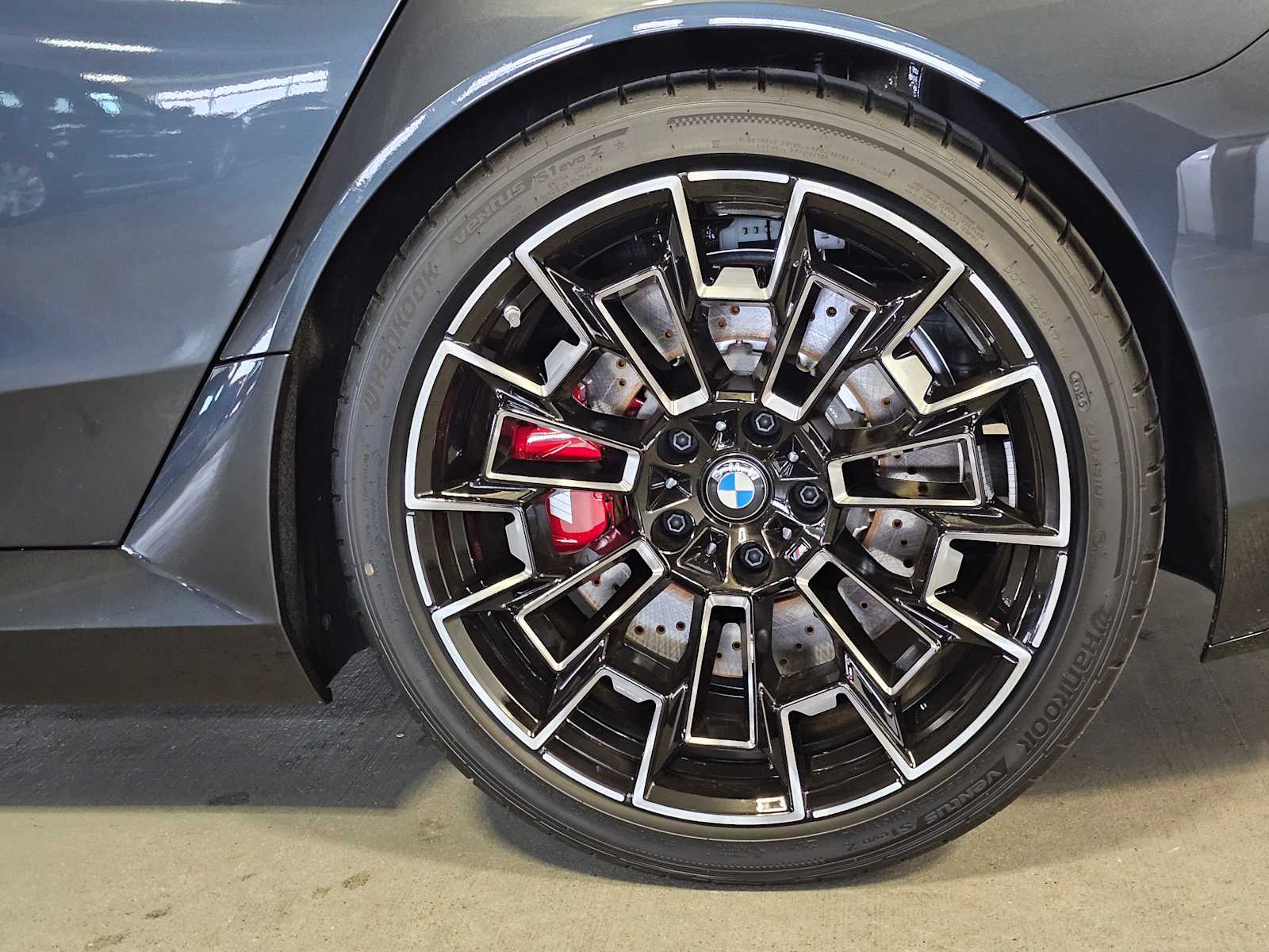 Thumbnail: 2026 BMW M5 - 8