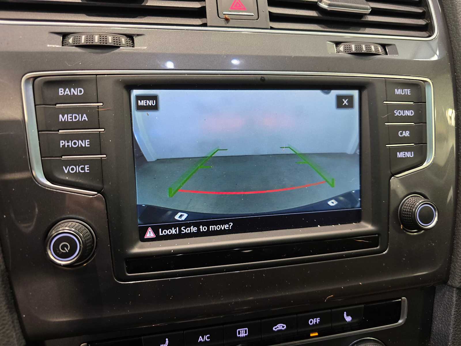 Thumbnail: 2017 Volkswagen Golf - 16